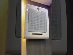 벽에 장착 된 스피커